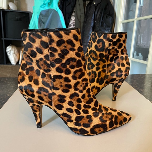 Vince Camuto Shoes - Vince Camuto leopard calf hair booties size 8.5